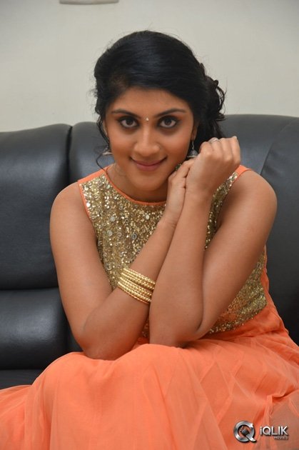 Dhanya-Balakrishna-at-Bhale-Manchi-Roju-Movie-Audio-Launch